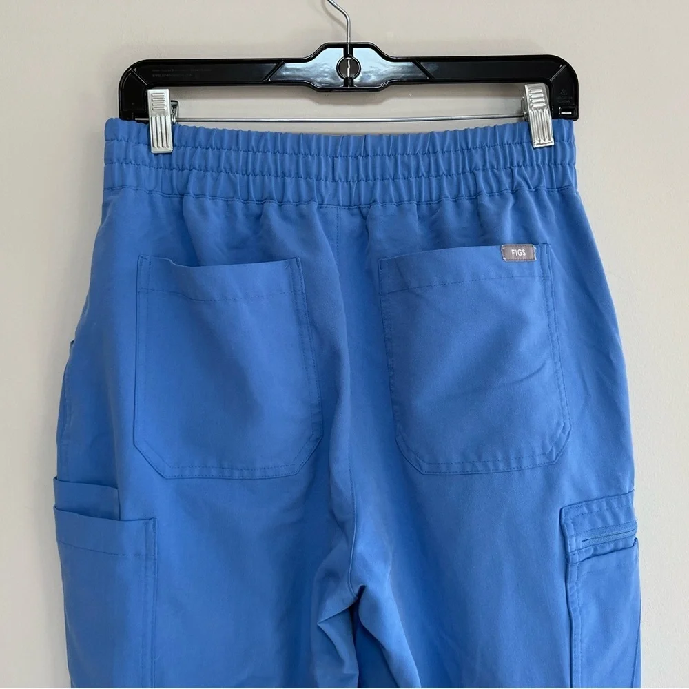 FIGS Yola Skinny Straight Leg Scrub Pants in Ceil Blue (PO #2010), size M/T